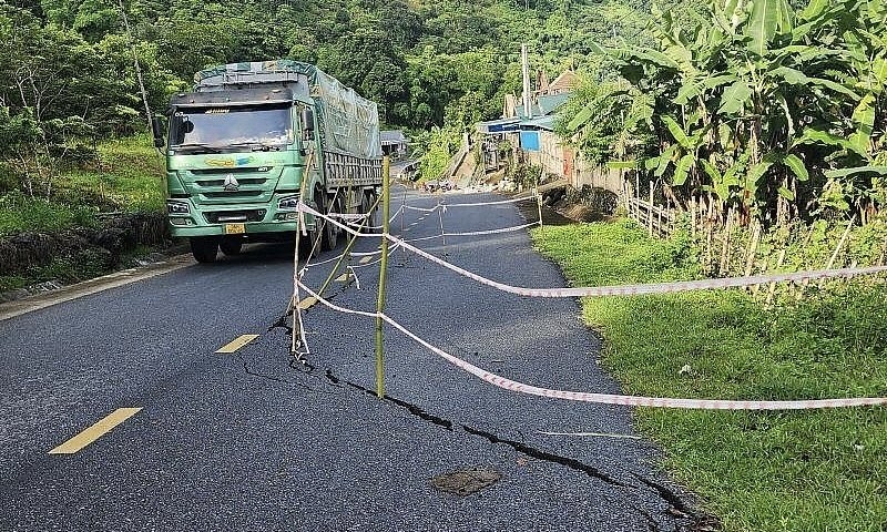 Thanh Hóa: Nhiều điểm sạt lở trên các tuyến đường miền núi phía Tây